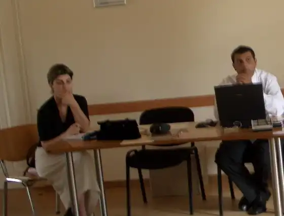 nhan-vien-ban-hang-ngoai-thuc-dia